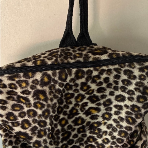 VTG 90’s Y2K Fur-Totes Leopard Print Soft and Plush Backpack  Adj Straps (OSFM) - Picture 9 of 9